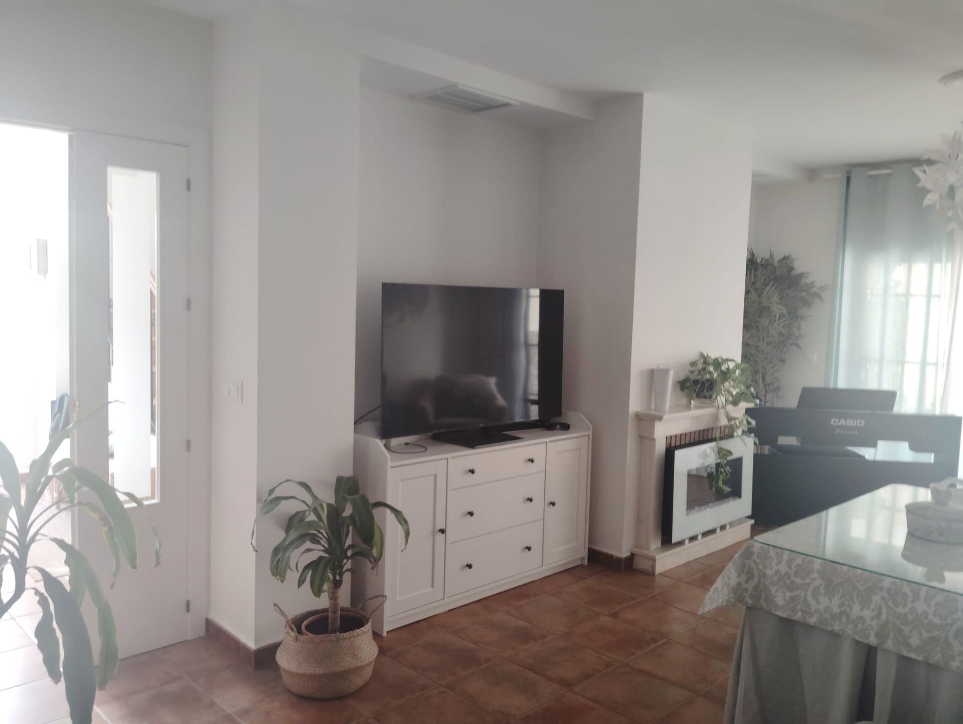 Sala d'estar de Casa o xalet en venda en Guillena amb Aire condicionat, Calefacció i Jardí privat