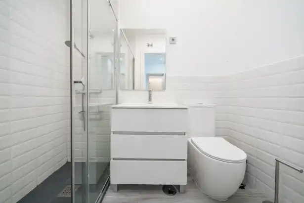 Baño de Planta baja en venta en L'Hospitalet de Llobregat con Aire acondicionado y Horno