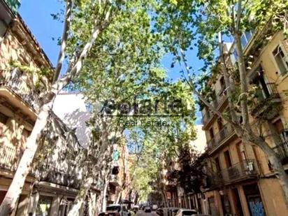 Vista exterior de Planta baixa en venda en  Barcelona Capital