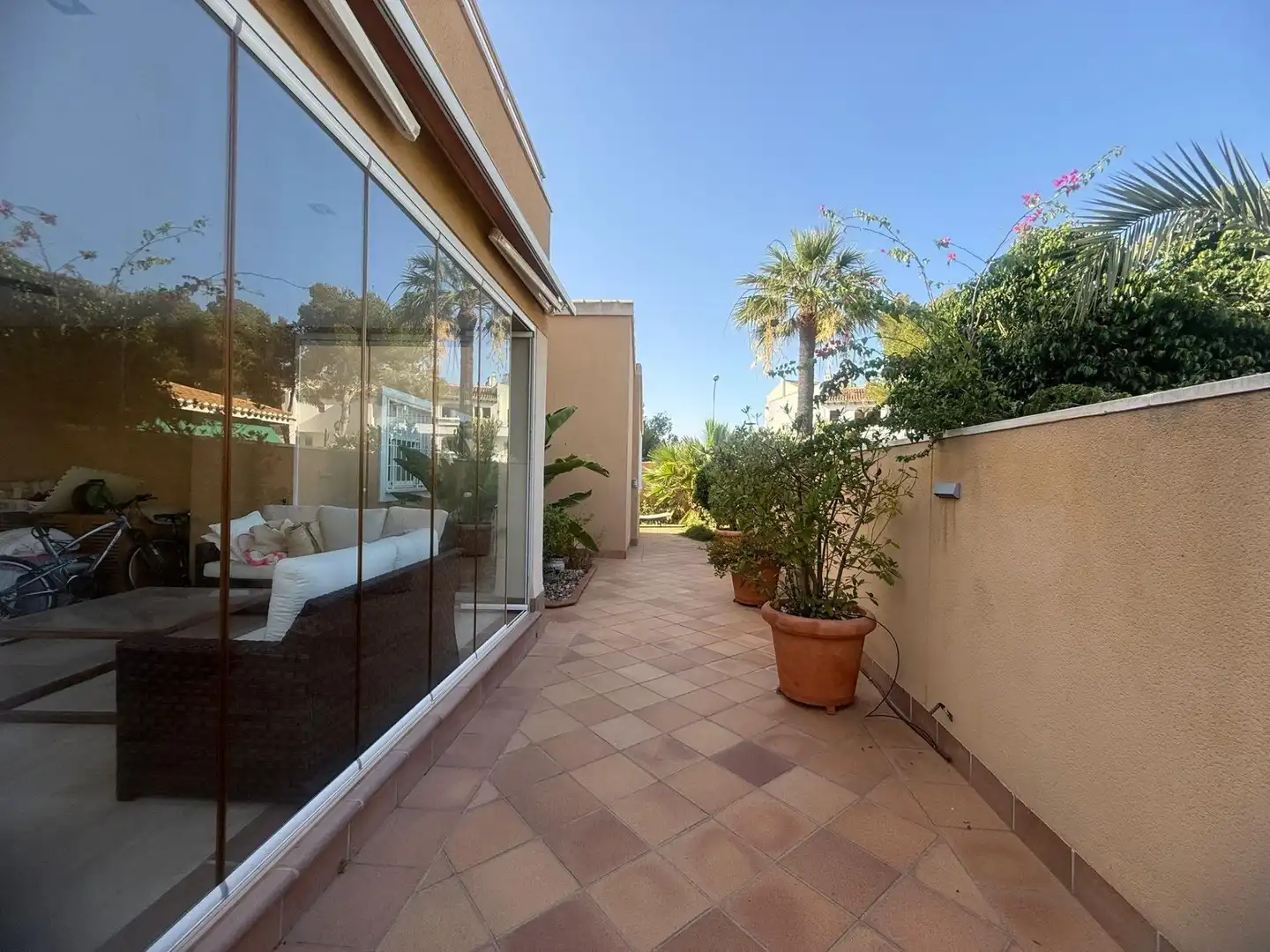 Terrassa de Finca rústica en venda en Orihuela amb Jardí privat, Piscina i Piscina comunitària