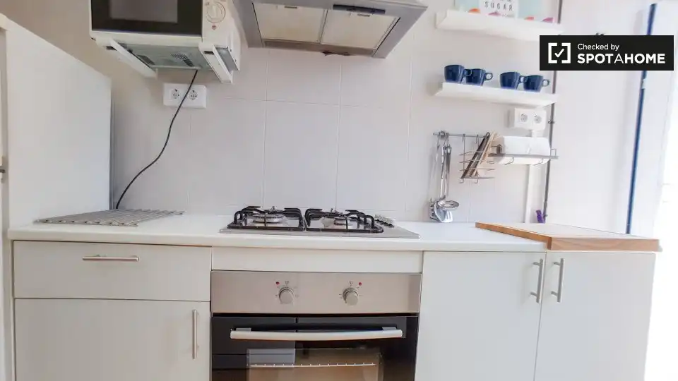 Cocina de Piso para compartir en Barcelona con Aire acondicionado, Calefacción y Terraza