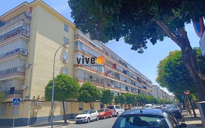 Vista exterior de Pis en venda en  Sevilla Capital amb Calefacció, Jardí privat i Terrassa