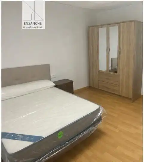 Bedroom of Flat for rent in Santiago de Compostela   with Heating and Furnished