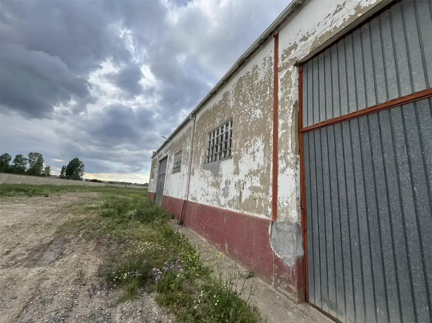 Exterior view of Industrial buildings for rent in Villaturiel