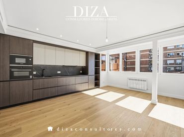 Piso con ascensor en venta en Calle de Máiquez