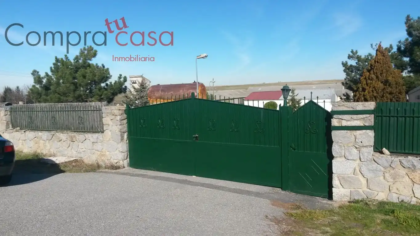 Vista exterior de Terreno industrial en venta en Palazuelos de Eresma