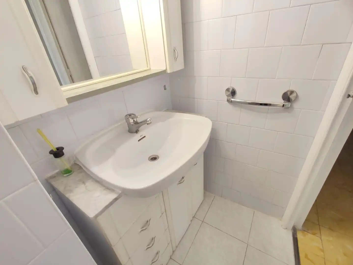 Badezimmer von Wohnung zum Verkauf in Manresa mit Balkon