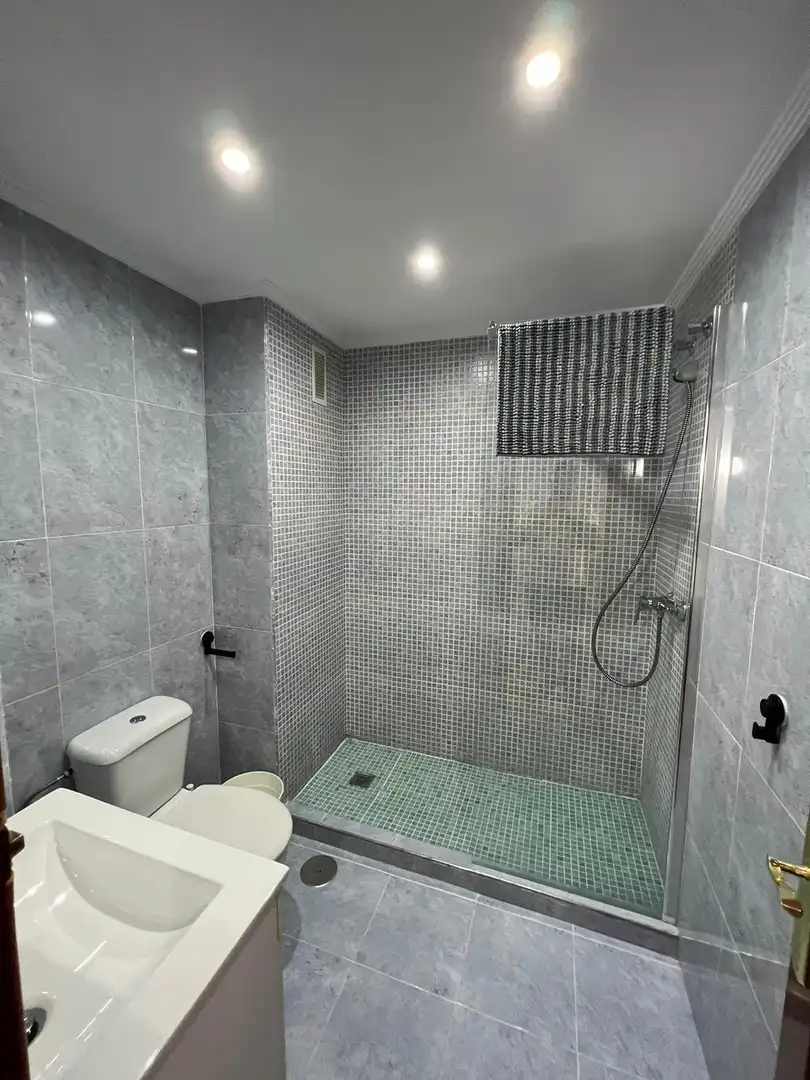 Room in N/A, -1, Parque Ayala - Jardín de la Abadía - Huelín