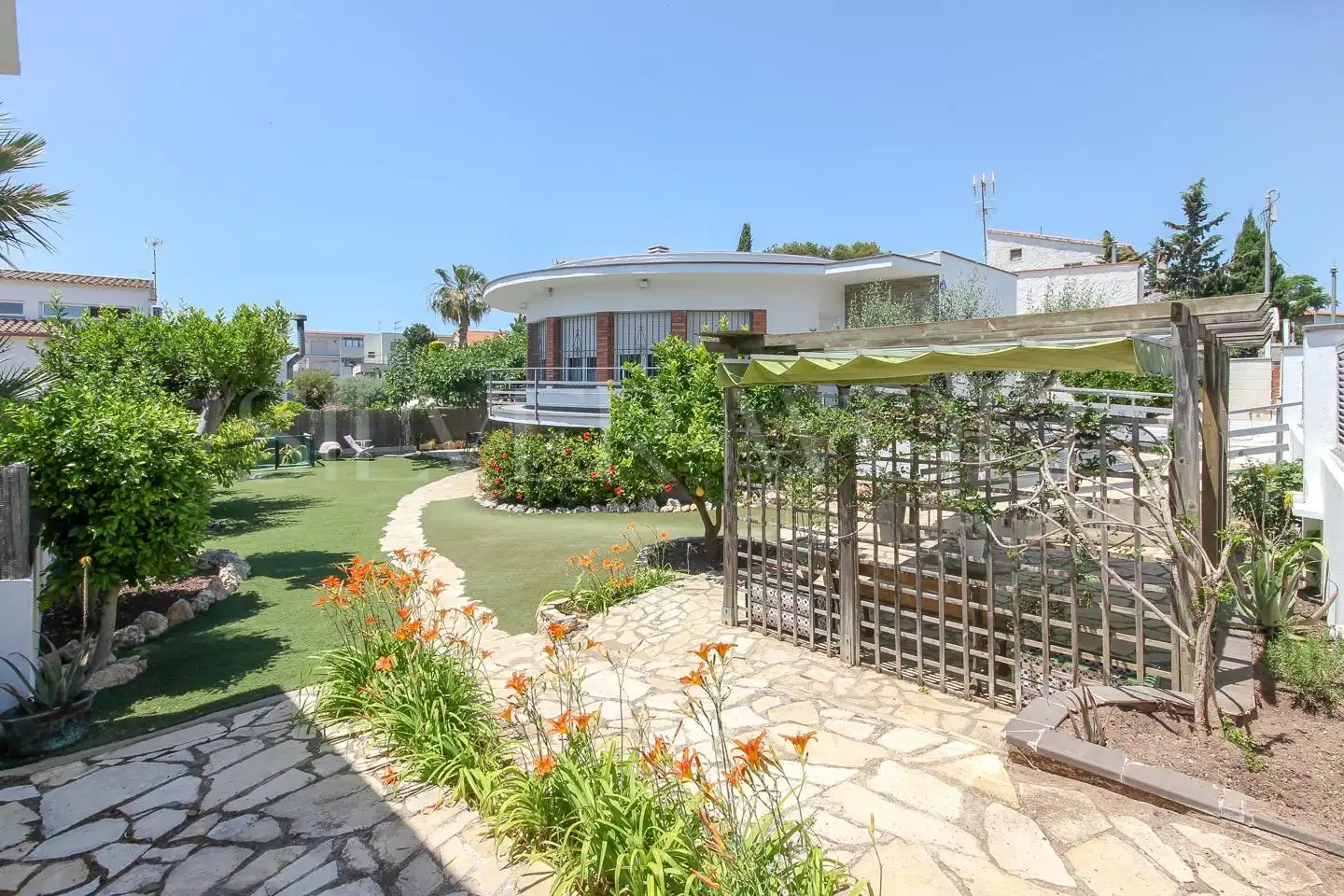 Vista exterior de Casa o chalet en venta en Vilanova i la Geltrú con Aire acondicionado, Calefacción y Jardín privado
