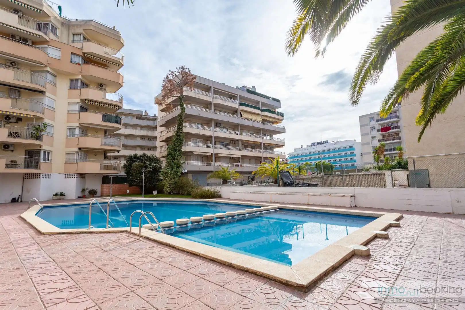 Schwimmbecken von Wohnungen zum Verkauf in Salou mit Klimaanlage, Heizung und Terrasse