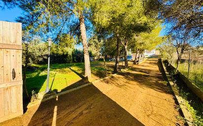 Vista exterior de Casa o xalet en venda en Don Álvaro amb Aire condicionat, Jardí privat i Terrassa