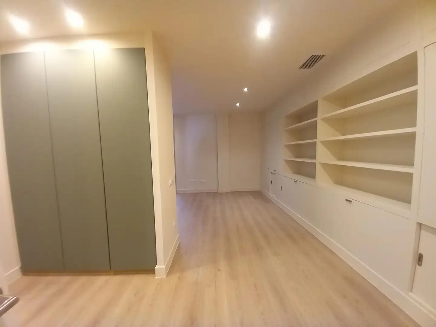 Wohnung zur Miete in Barcelona mit Klimaanlage, Heizung und Terrasse