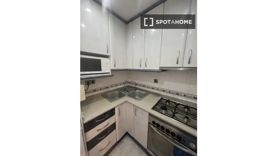 Cocina de Piso para compartir en Santa Coloma de Gramenet con Aire acondicionado, Terraza y Amueblado