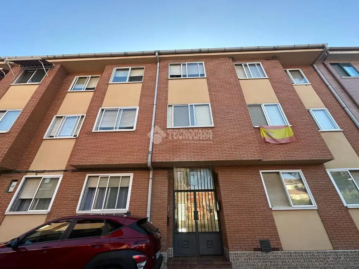 Vista exterior de Pis en venda en Santovenia de Pisuerga amb Calefacció i Moblat