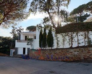 Vista exterior de Casa o xalet en venda en El Port de la Selva amb Aire condicionat, Calefacció i Jardí privat