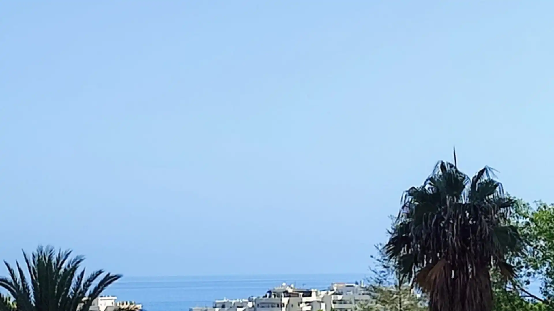 Vista exterior de Estudi en venda en Benalmádena amb Aire condicionat i Terrassa