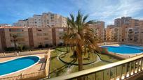 Piscina de Apartament en venda en La Manga del Mar Menor amb Aire condicionat, Calefacció i Jardí privat