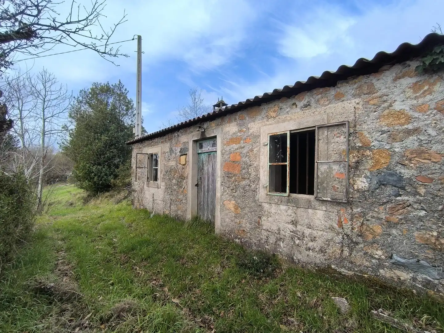 Vista exterior de Casa o xalet en venda en Palas de Rei amb Jardí privat