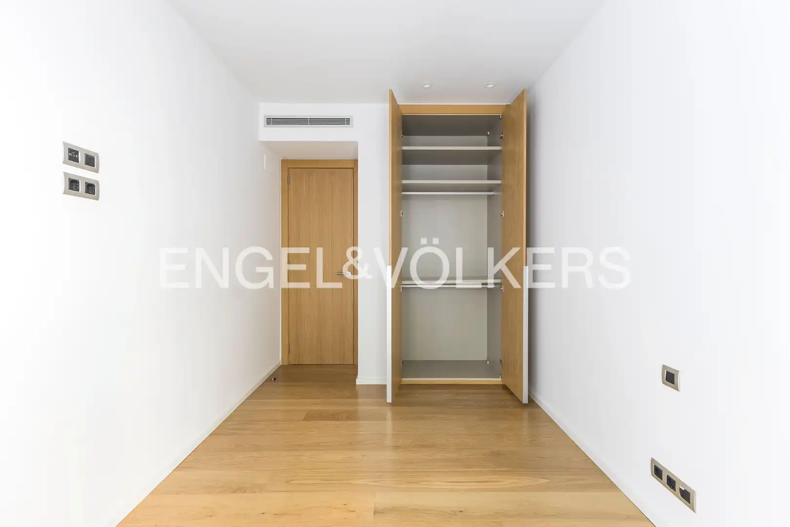 Flat for rent in Madrid  with Air Conditioner, Heating and Storage room