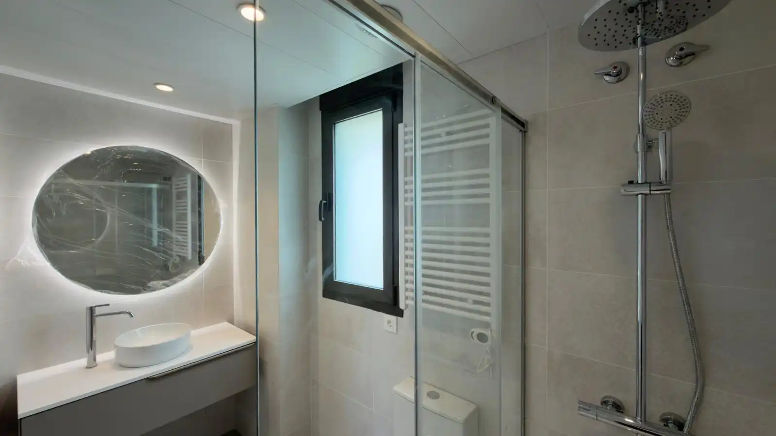 Bathroom of Attic for sale in Esplugues de Llobregat  with Air Conditioner, Heating and Terrace
