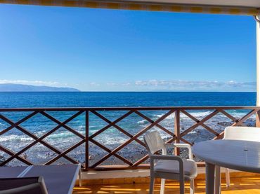 Apartamento con balcón en venta en Avenida MARITIMA 25