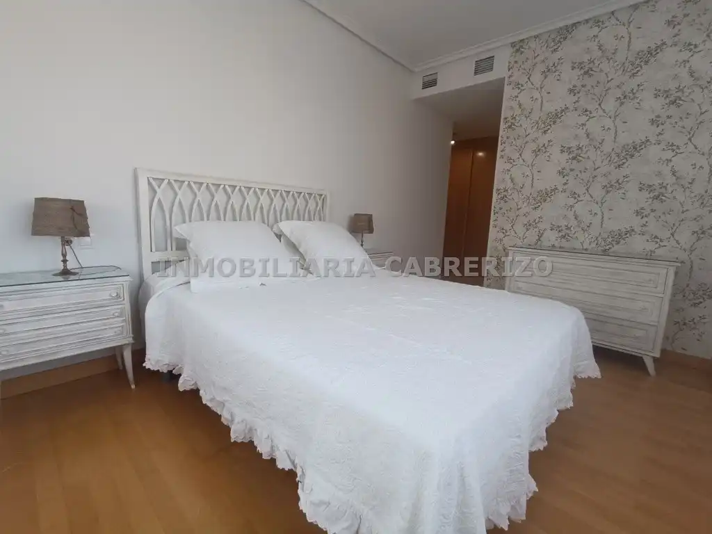 Schlafzimmer von Wohnungen zur Miete in  Logroño mit Klimaanlage, Heizung und Parkett