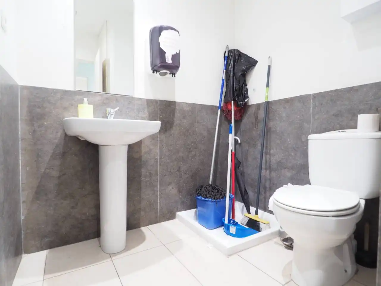 Baño de Local en venta en Granollers