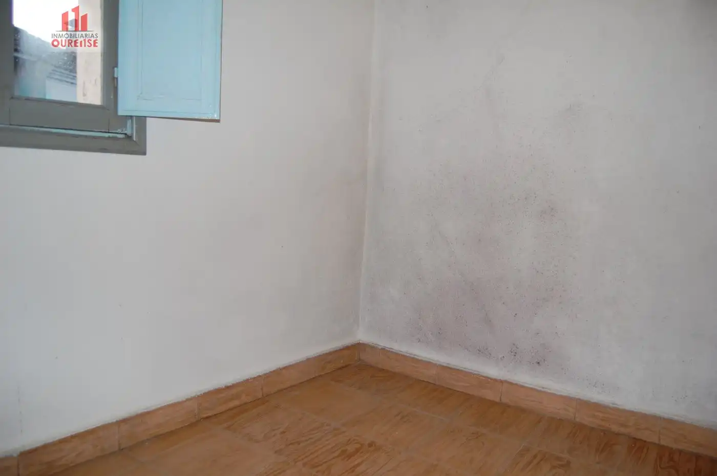 Bedroom of Houses for sale in San Cibrao das Viñas  with Balcony
