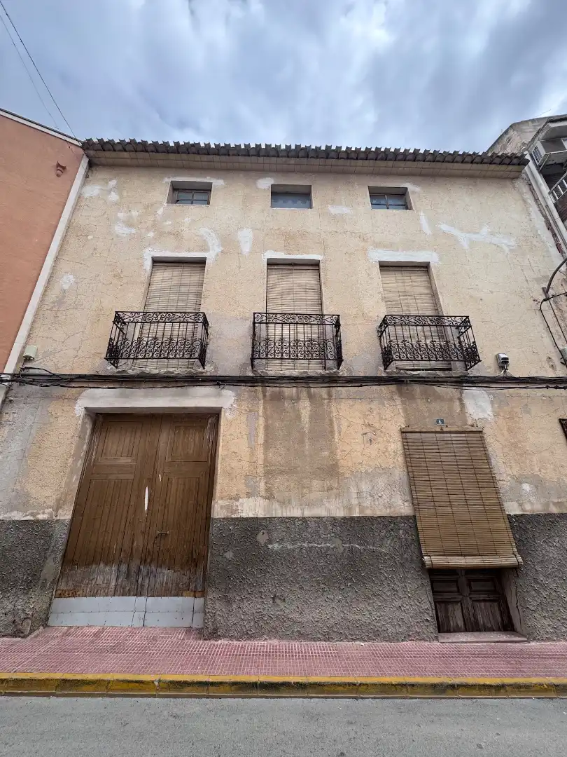 Casa bifamiliare in vendita a Calle Yecla 6