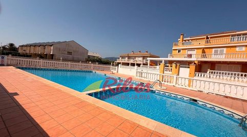 Chalet adosado en primera línea de playa en el Marenyet de Cullera con piscina y cabina cerrada