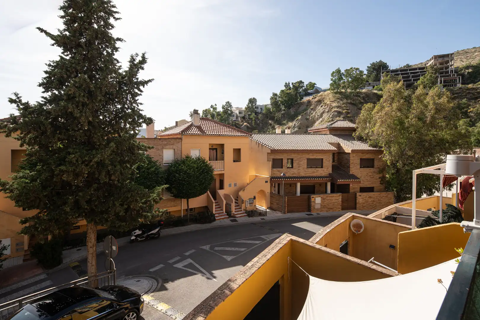 Vista exterior de Casa adosada en venta en Cenes de la Vega con Aire acondicionado, Calefacción y Terraza