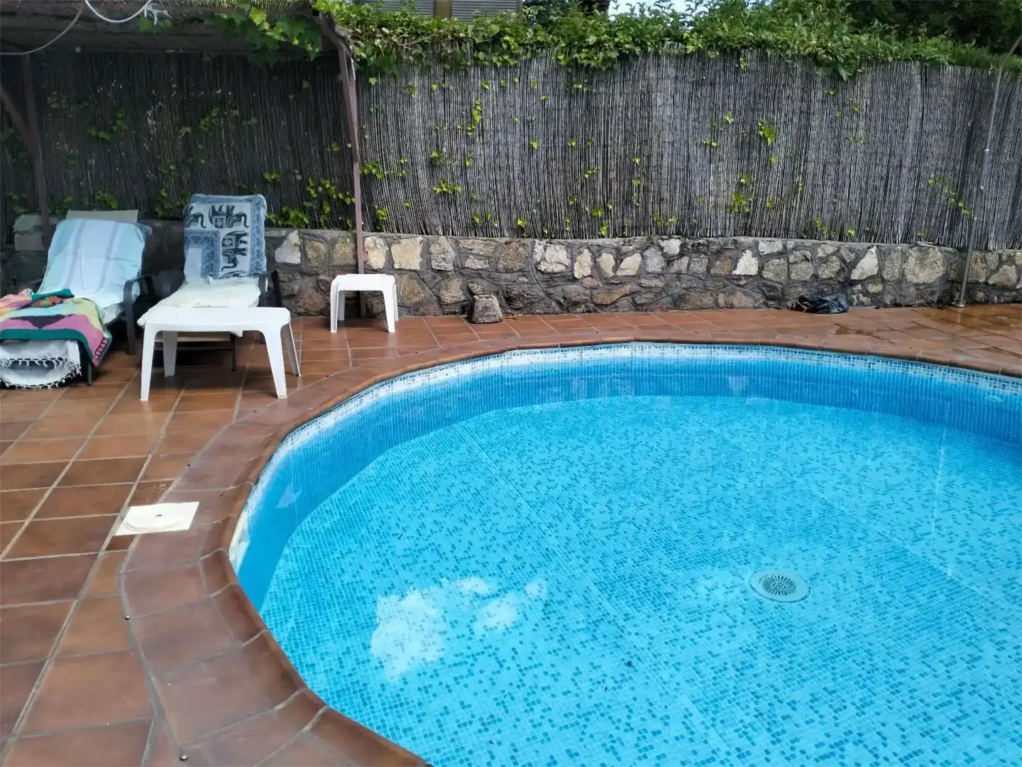 Piscina de Casa o xalet en venda en La Adrada  amb Aire condicionat, Piscina i Balcó