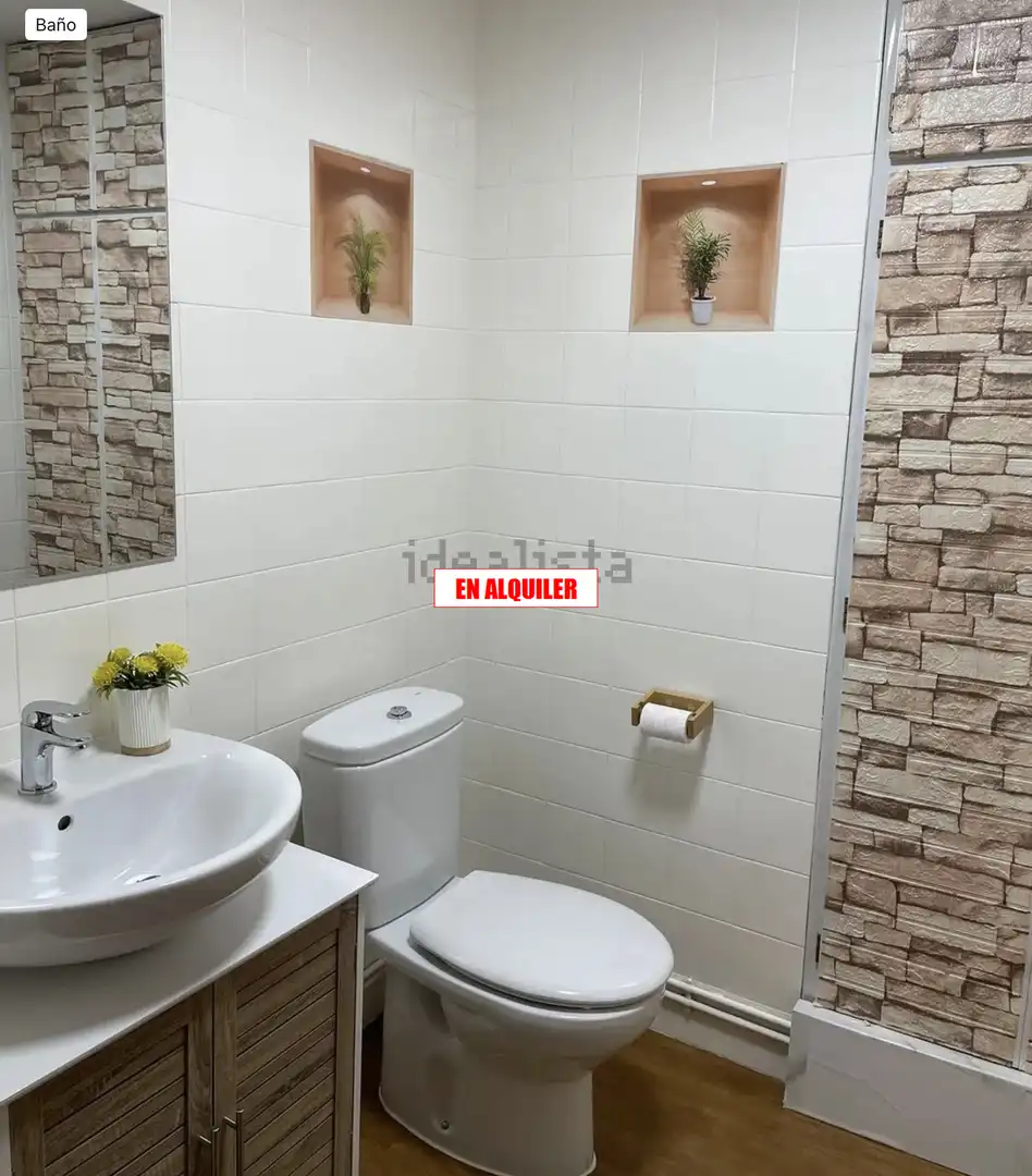 Baño de Piso de alquiler en Ciudad Real con Aire acondicionado, Terraza y Amueblado