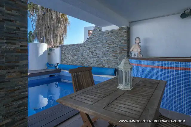 Swimming pool of Houses for sale in Empuriabrava  with Air Conditioner, Heating and Private garden