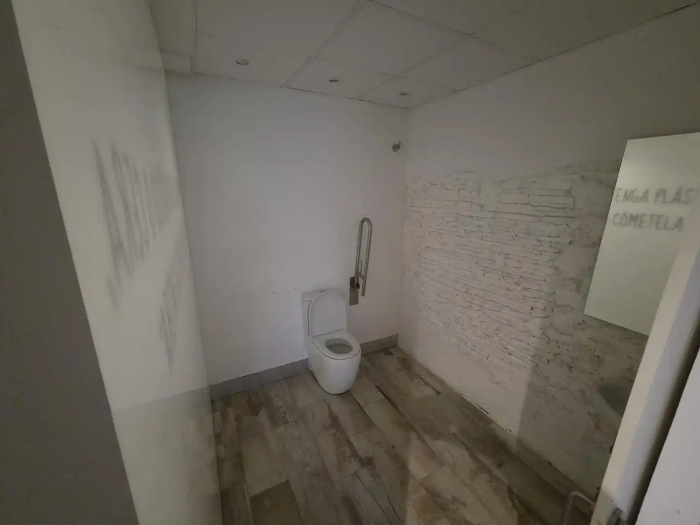 Badezimmer von Geschaftsraum zur Miete in Castellón de la Plana / Castelló de la Plana mit Klimaanlage