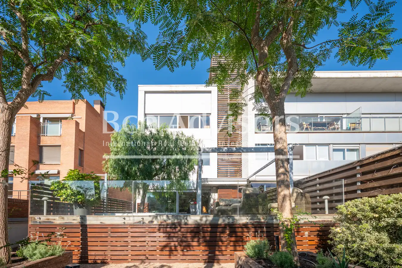 Vista exterior de Casa o chalet en venta en Barcelona con Aire acondicionado, Calefacción y Jardín privado