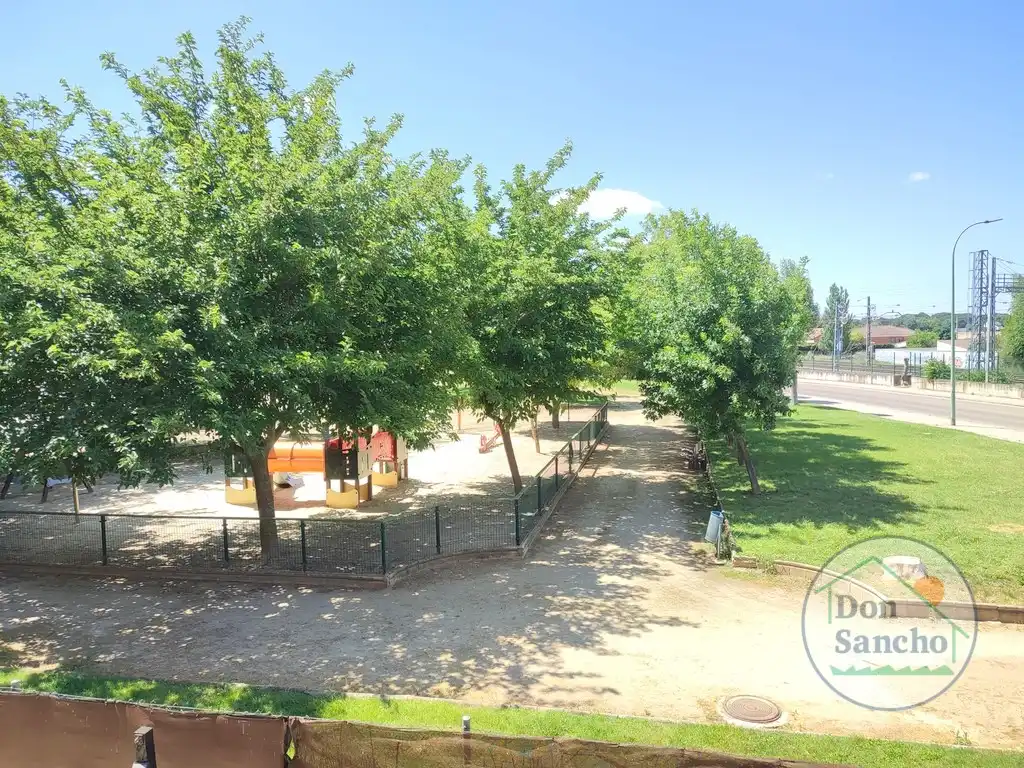 Vista exterior de Casa adosada en venta en Viana de Cega con Calefacción, Jardín privado y Terraza