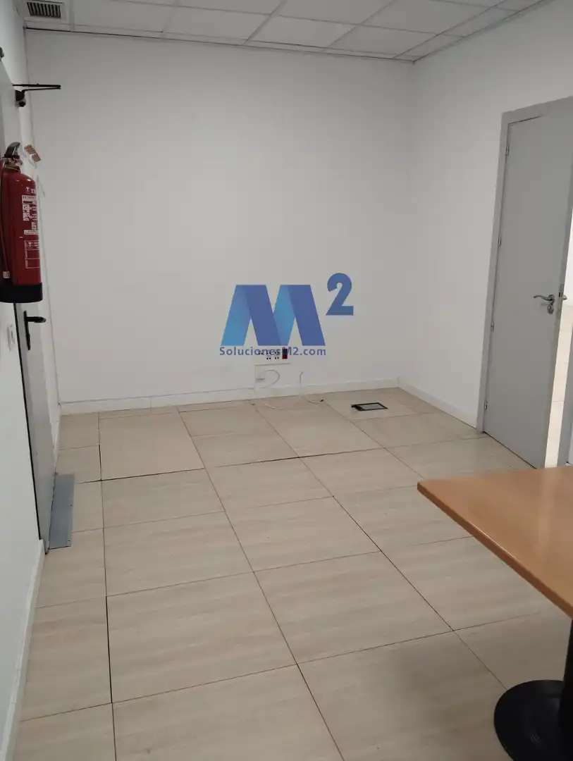 Office for rent in Rejas