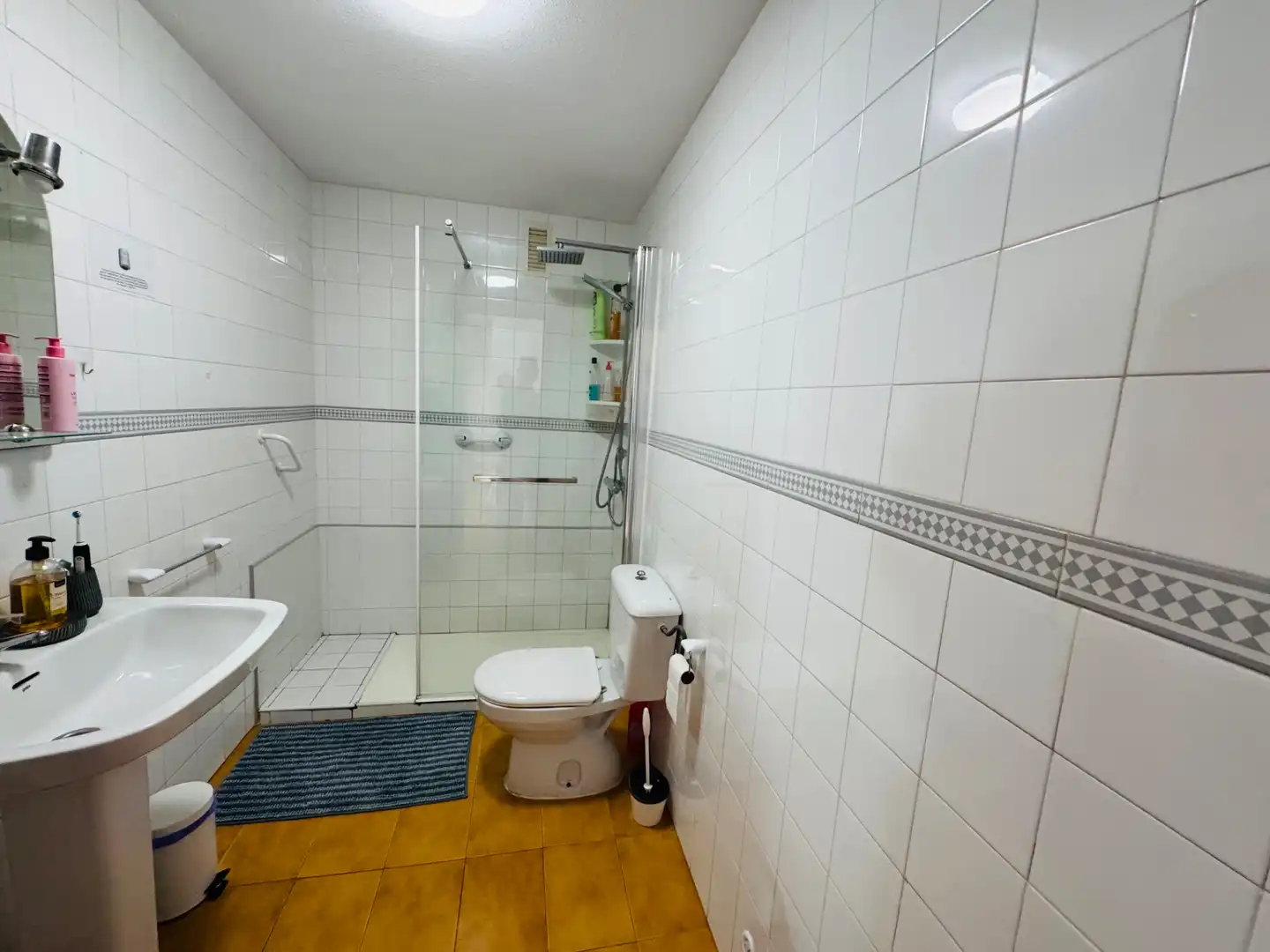 Baño de Apartamento en venta en Torrevieja con Aire acondicionado, Calefacción y Terraza