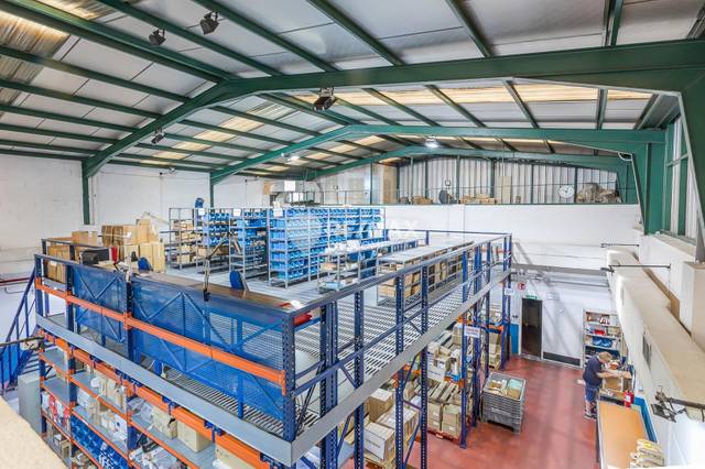 Nave industrial en Venta en Luis I en Ensanche de Vallecas - La Gavia