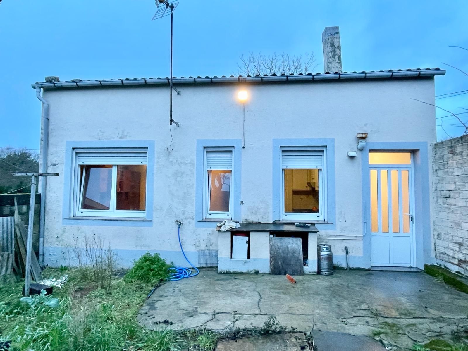 Vista exterior de Casa o xalet en venda en Lugo Capital amb Jardí privat, Terrassa i Moblat
