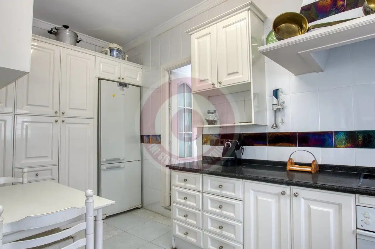 Cuina de Casa o xalet en venda en Vélez-Málaga amb Jardí privat i Piscina