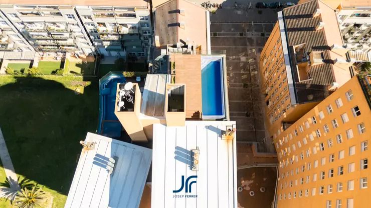 Piscina de Pis en venda en Girona Capital amb Aire condicionat, Calefacció i Parquet