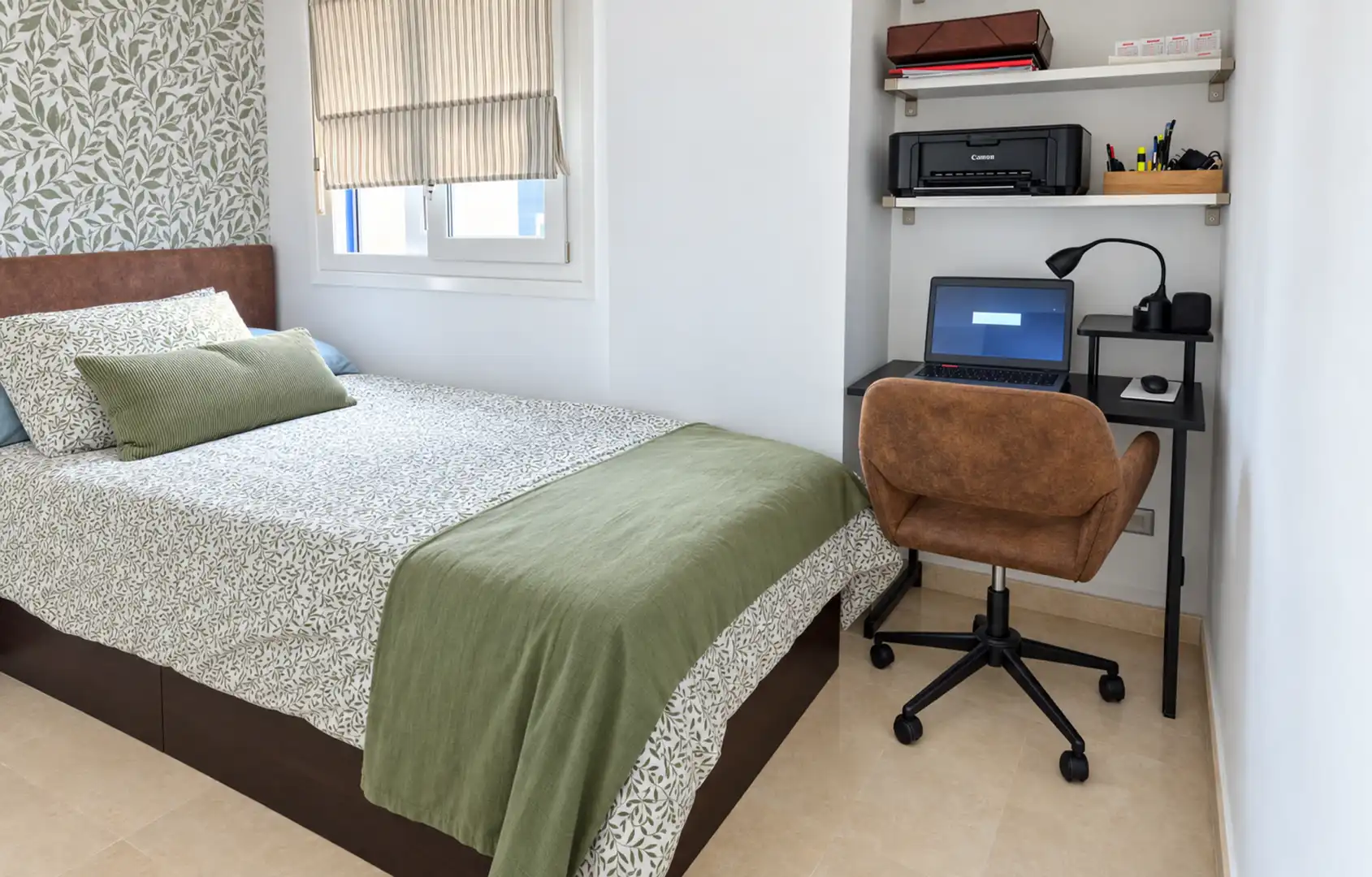 Dormitori de Apartament en venda en Manilva amb Aire condicionat, Terrassa i Traster