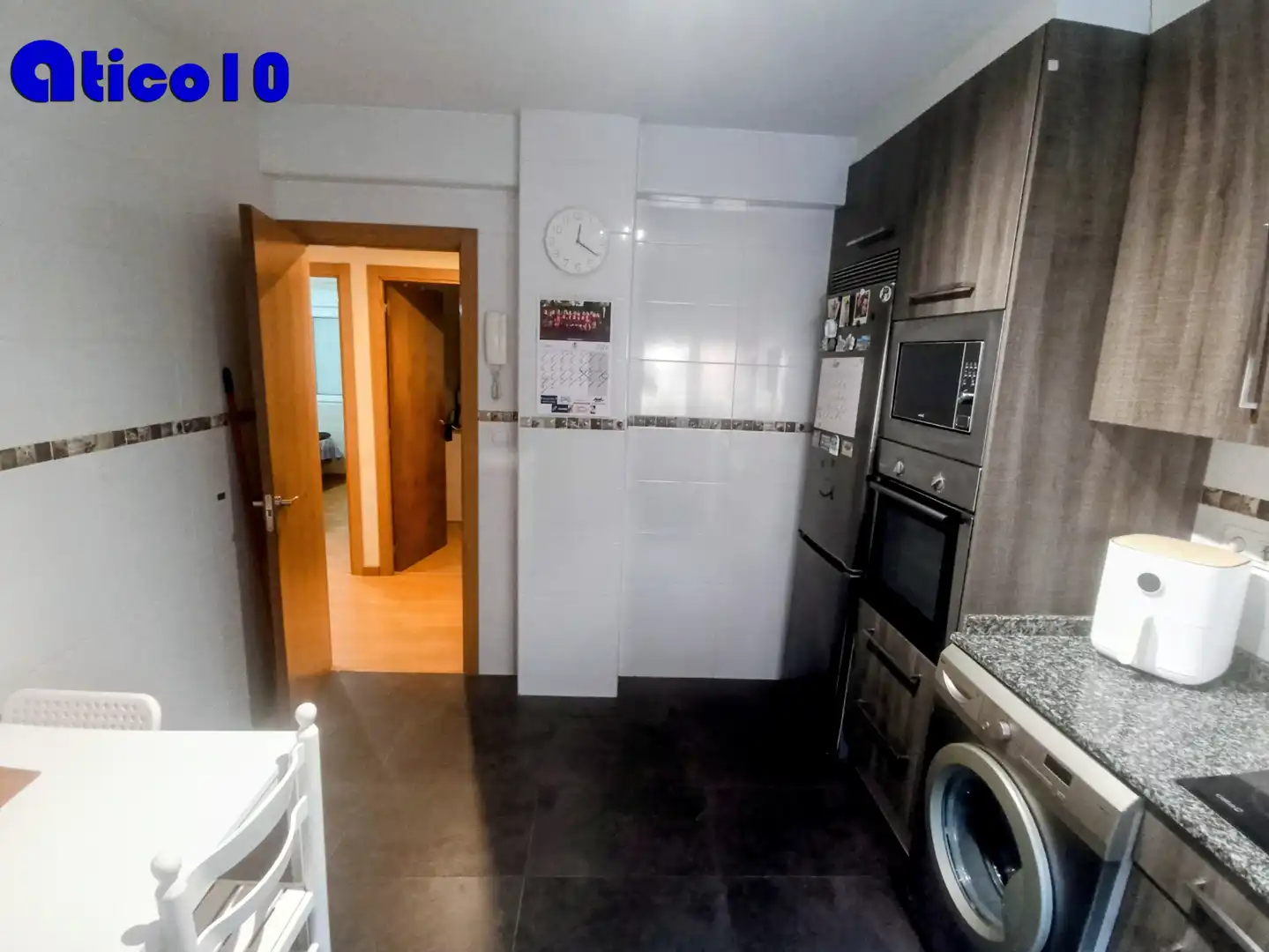 Cuina de Pis en venda en Oviedo  amb Calefacció, Parquet i Traster