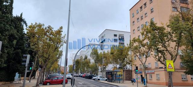 Piso en Venta en Avenida de la Verbena de la Paloma en Los Ángeles