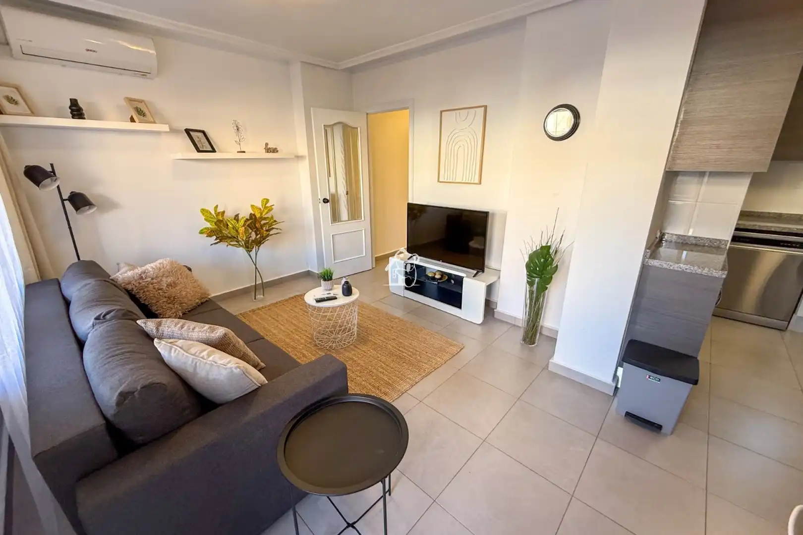 Wohnzimmer von Dachboden zur Miete in Torrevieja mit Klimaanlage, Möbliert und Ofen