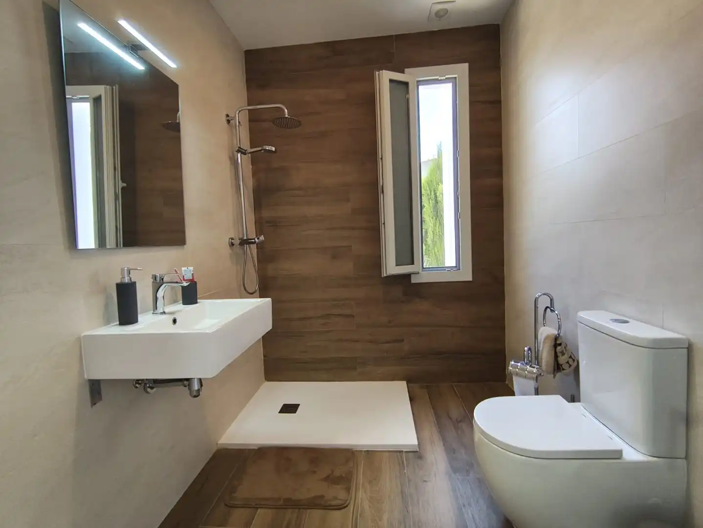Bathroom of Houses for sale in Aznalcázar  with Air Conditioner, Heating and Private garden