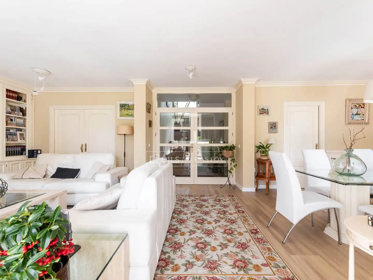 Sala d'estar de Casa o xalet en venda en Majadahonda amb Aire condicionat, Jardí privat i Terrassa