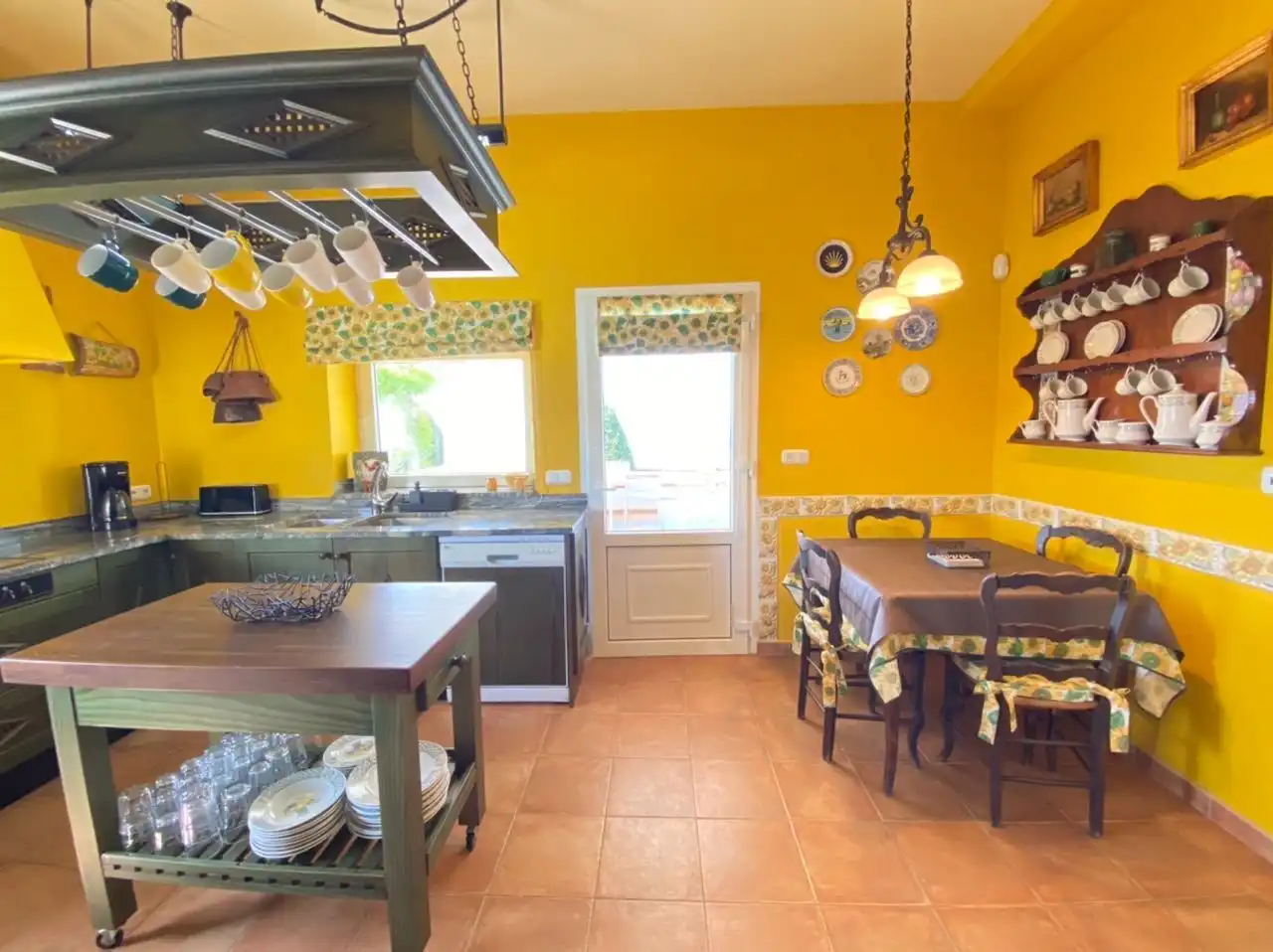 Cuina de Casa o xalet en venda en Torrox amb Aire condicionat, Jardí privat i Traster